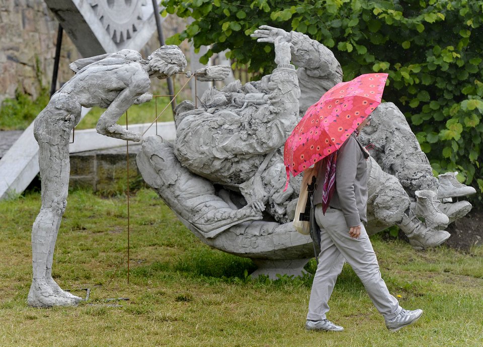 Αργεντινός καλλιτέχνης γεμίζει καλαμπόκια και αρωματικά φυτά το Αστεροσκοπείο Αθηνών [εικόνα]  | iefimerida.gr 2