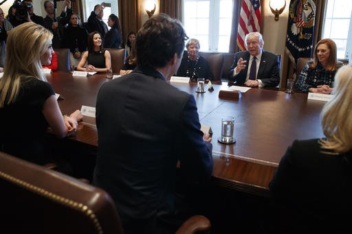 Η Ιβάνκα Τραμπ ξετρελάθηκε με τον Τριντό και τους ιπποτικούς του τρόπους [εικόνες&βίντεο] | iefimerida.gr 2