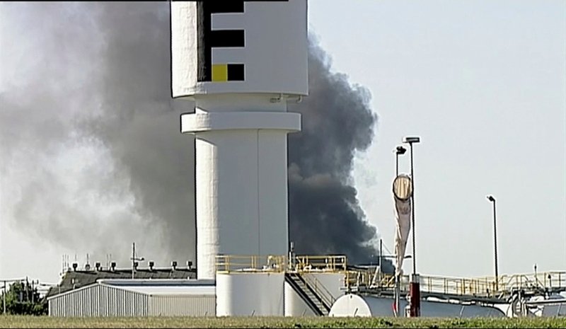 Αυστραλία: Αεροπλάνο συνετρίβη σε εμπορικό κέντρο – Νεκροί και οι 5 επιβαίνοντες [εικόνες & βίντεο] | iefimerida.gr 1