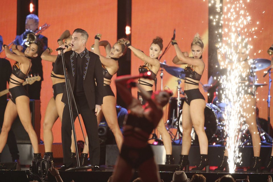 Brit Awards: Αλμπουμ & καλλιτέχνης της χρονιάς ο Ντέιβιντ Μπόουι -Ολοι οι νικητές [εικόνες] | iefimerida.gr 4