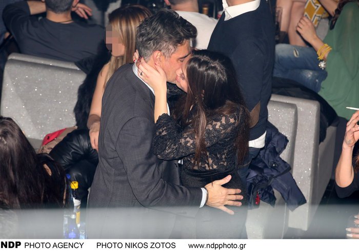 Αρης Σπηλιωτόπουλος: Αγκαλιές και φιλιά με την 21χρονη συνοδό του [εικόνες] | iefimerida.gr 0