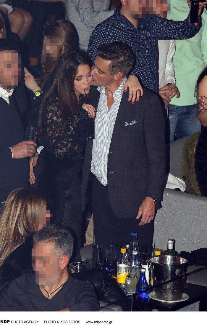 Αρης Σπηλιωτόπουλος: Αγκαλιές και φιλιά με την 21χρονη συνοδό του [εικόνες] | iefimerida.gr 1