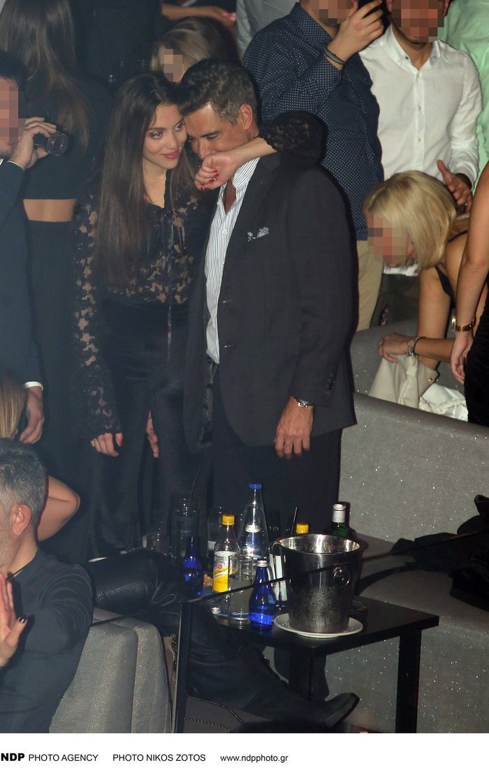 Αρης Σπηλιωτόπουλος: Αγκαλιές και φιλιά με την 21χρονη συνοδό του [εικόνες] | iefimerida.gr 2