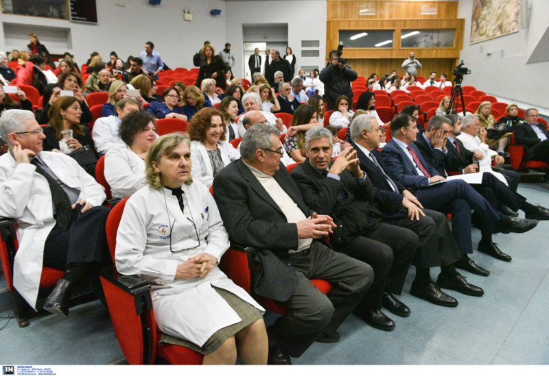 «Θερμή» υποδοχή στον Πολάκη από τους γιατρούς του «Αττικόν» [εικόνες] | iefimerida.gr 5