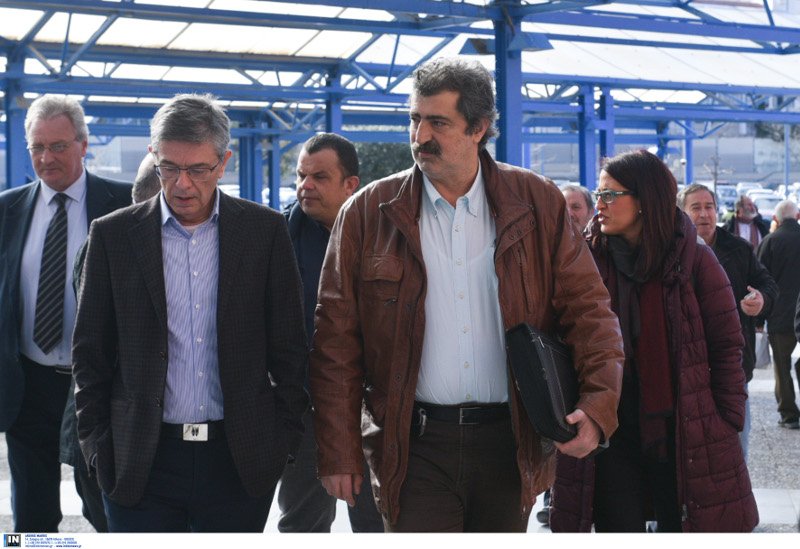 «Θερμή» υποδοχή στον Πολάκη από τους γιατρούς του «Αττικόν» [εικόνες] | iefimerida.gr 3