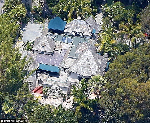 Ο Τζόνι Ντεπ χρεοκόπησε -Ξοδεύει 2 εκατομμύρια δολάρια τον μήνα [εικόνες] | iefimerida.gr 1