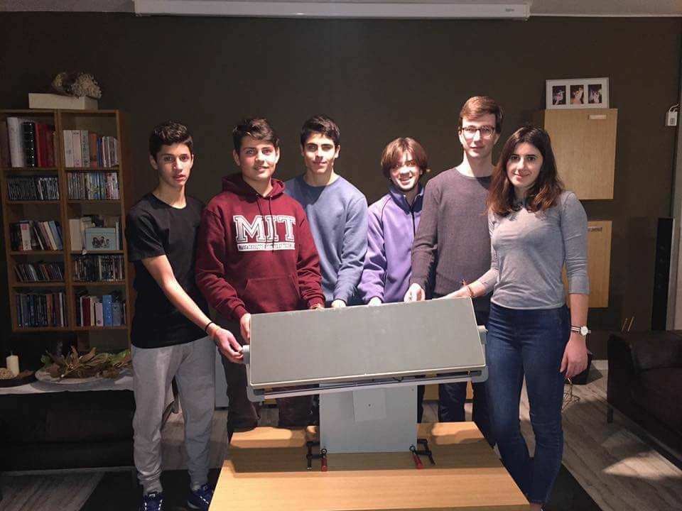 Μαθητές κατασκεύασαν καινοτόμο ανακλαστήρα για εξοικονόμηση ηλιακής ενέργειας [εικόνες]  | iefimerida.gr 0