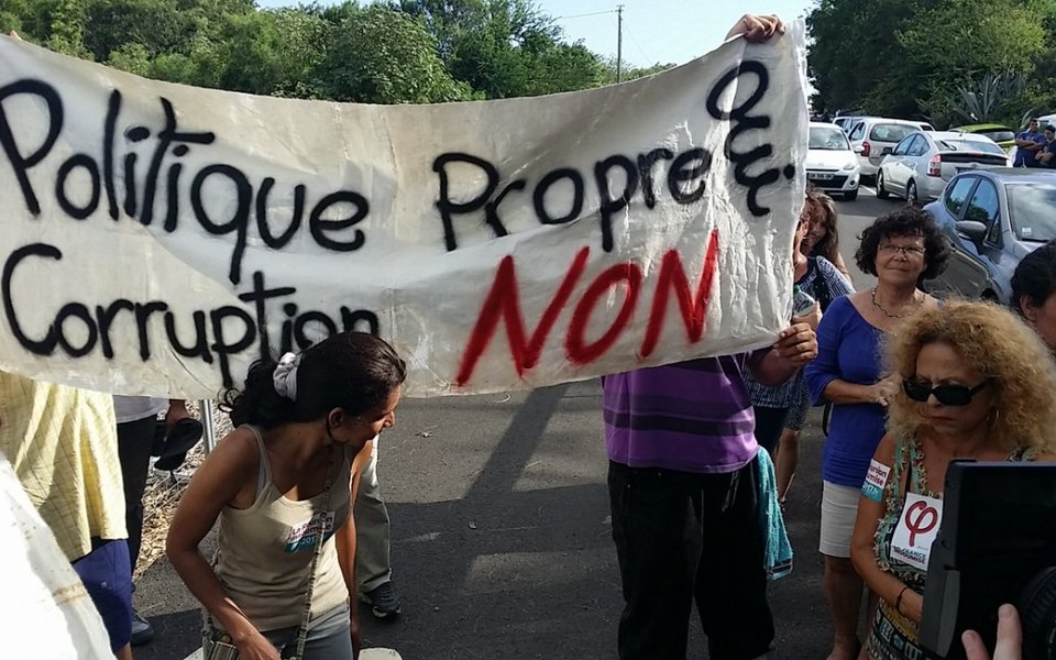 Ο Φρανσουά Φιγιόν δηλώνει «αδιάφορος» για όσα τον κατηγορούν και συνεχίζει [εικόνες] | iefimerida.gr 4