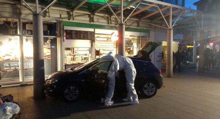 Γερμανία: Αυτοκίνητο έπεσε πάνω σε πεζούς στη Χαϊδελβέργη -Eνας νεκρός [εικόνες] | iefimerida.gr 1