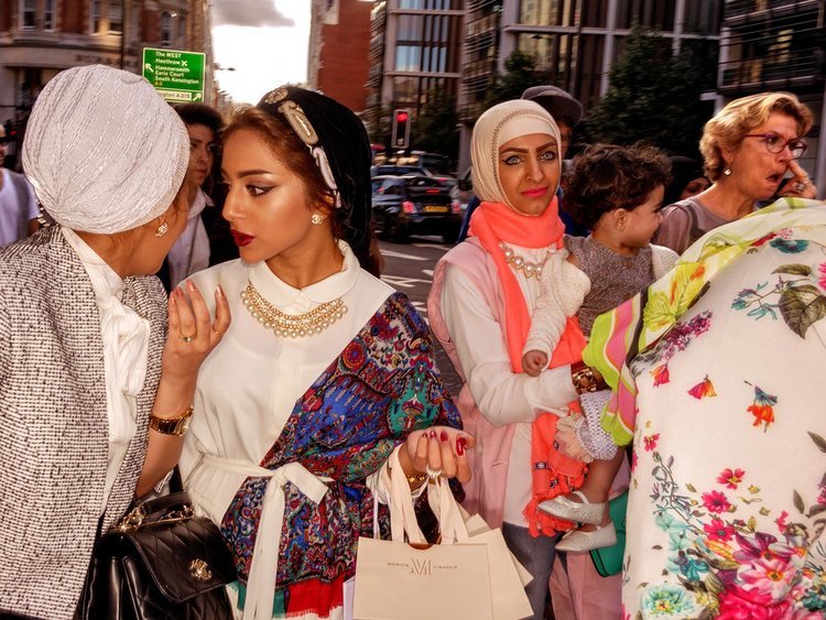 Ποιοι ψωνίζουν στα πανάκριβα καταστήματα Harrods του Λονδίνου -Ρώσοι και Σαουδάραβες το «σηκώνουν» [εικόνες] | iefimerida.gr 6