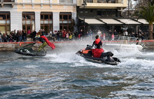 Το εντυπωσιακό θαλασσινό καρναβάλι της Χαλκίδας [εικόνες] | iefimerida.gr 9