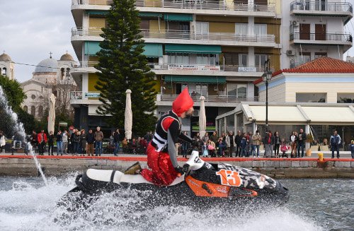 Το εντυπωσιακό θαλασσινό καρναβάλι της Χαλκίδας [εικόνες] | iefimerida.gr 11