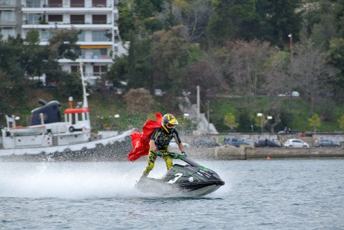 Το εντυπωσιακό θαλασσινό καρναβάλι της Χαλκίδας [εικόνες] | iefimerida.gr 3