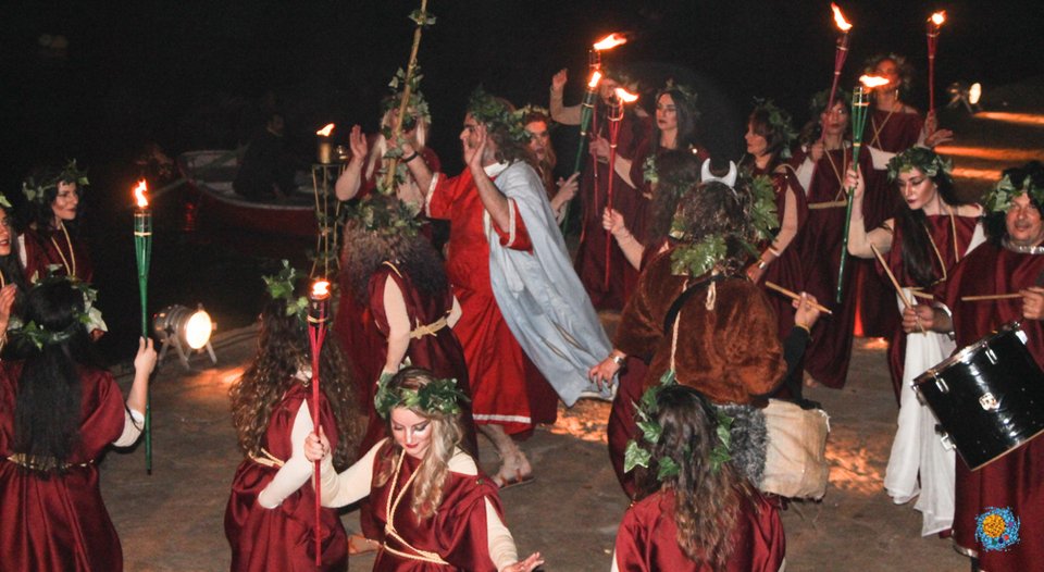 Το μοναδικό Διονυσιακό καρναβάλι της Νάξου! [εικόνες & βίντεο] | iefimerida.gr 0