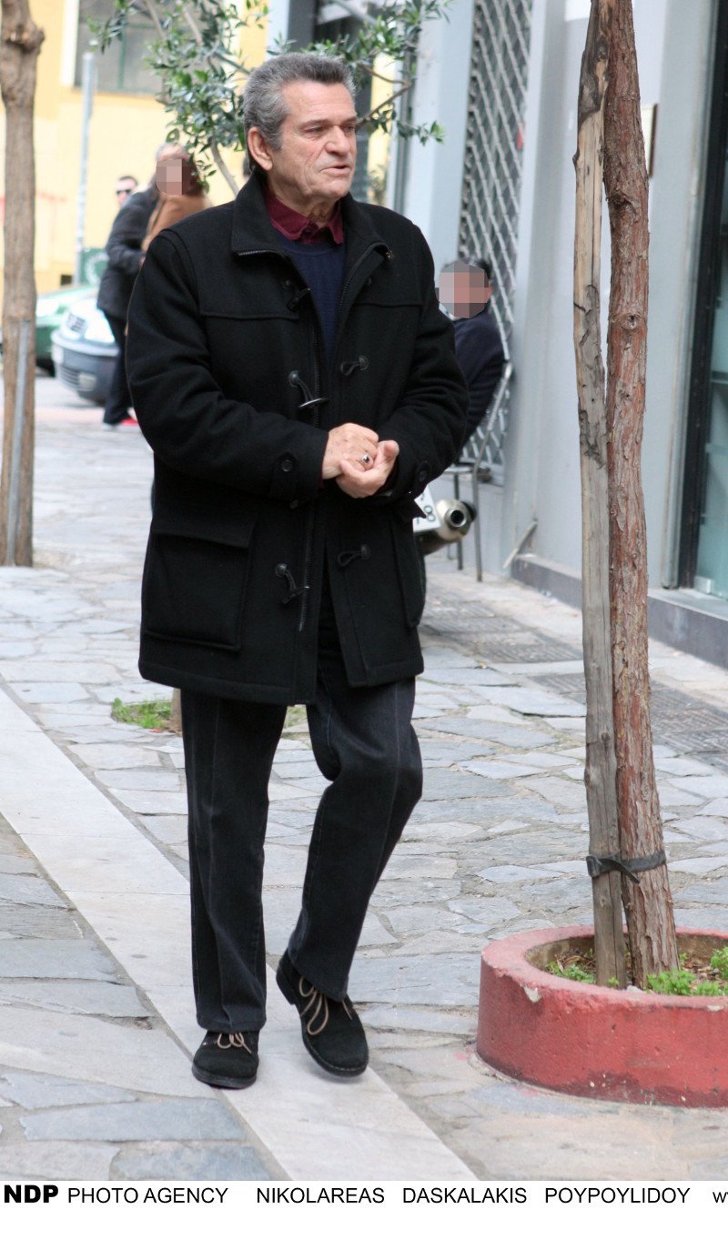 Φίλοι, καλλιτέχνες και πολιτικοί είπαν το τελευταίο αντίο στον Λουκιανό Κηλαηδόνη [εικόνες] | iefimerida.gr 8