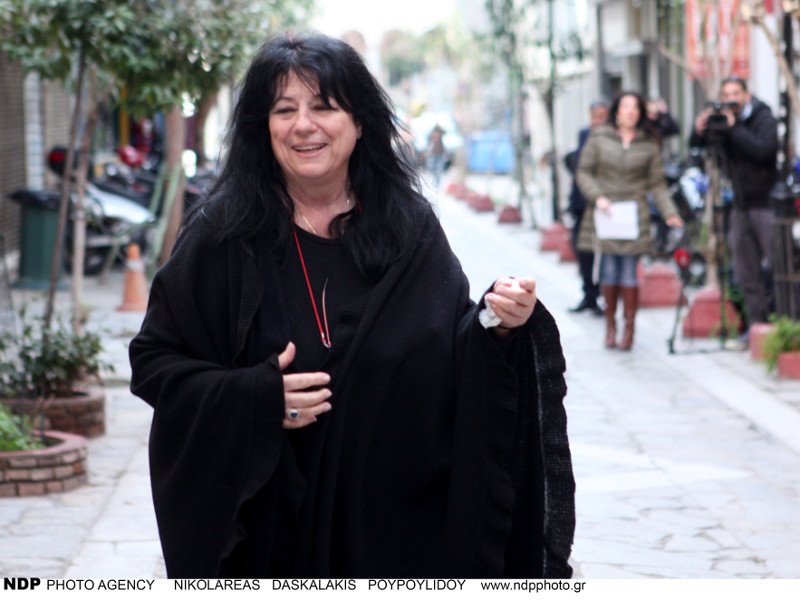 Φίλοι, καλλιτέχνες και πολιτικοί είπαν το τελευταίο αντίο στον Λουκιανό Κηλαηδόνη [εικόνες] | iefimerida.gr 2