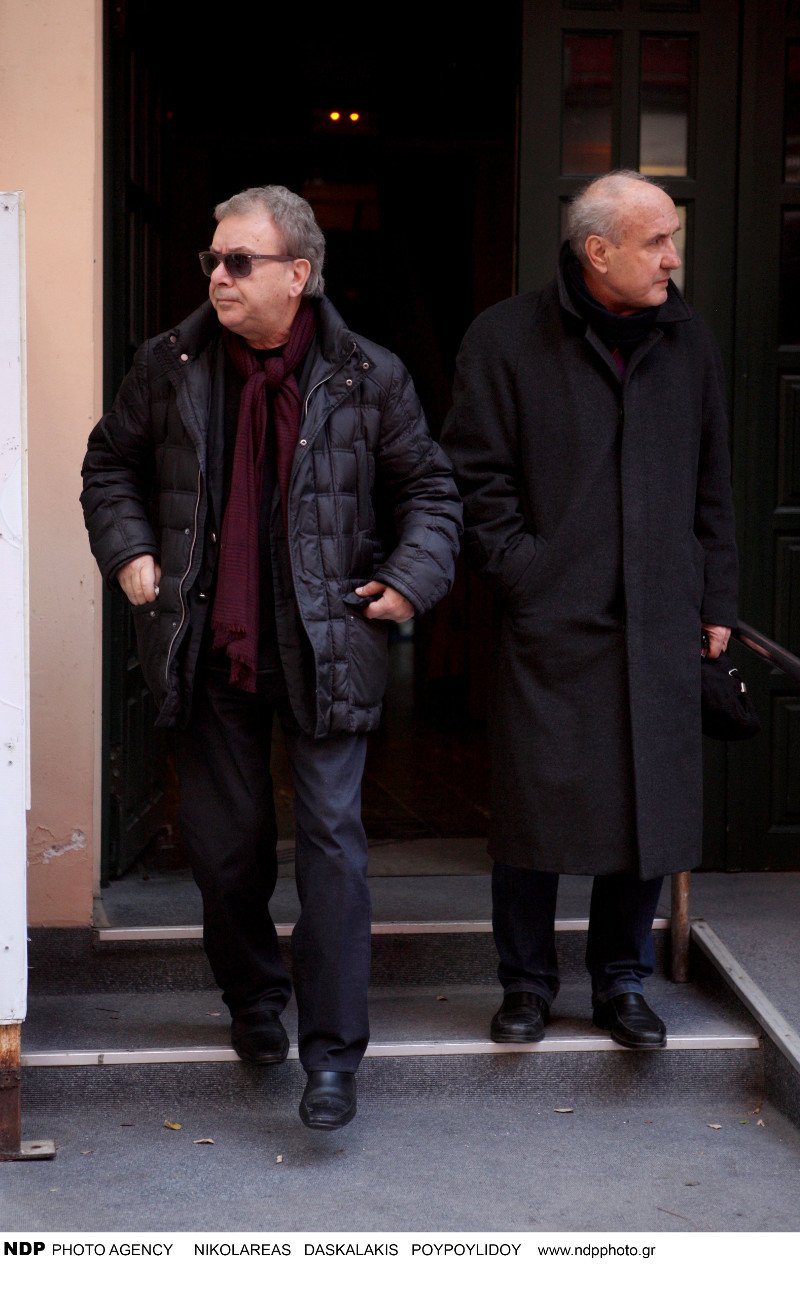 Φίλοι, καλλιτέχνες και πολιτικοί είπαν το τελευταίο αντίο στον Λουκιανό Κηλαηδόνη [εικόνες] | iefimerida.gr 3