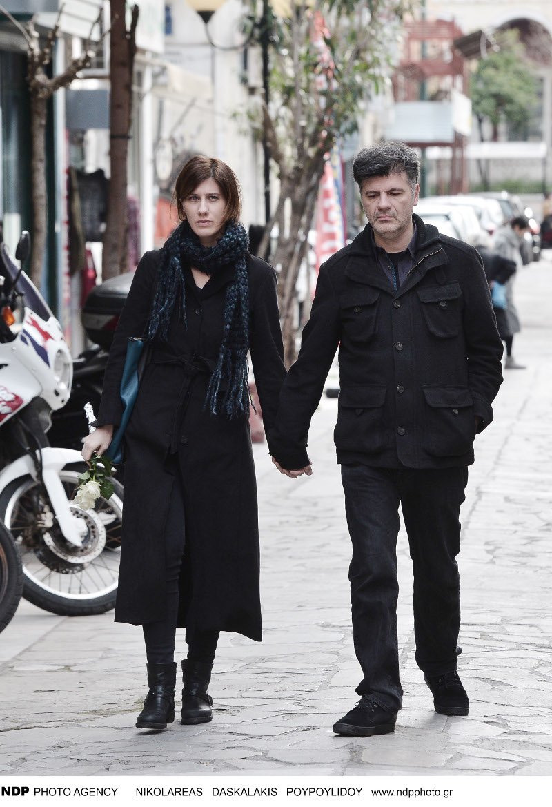 Φίλοι, καλλιτέχνες και πολιτικοί είπαν το τελευταίο αντίο στον Λουκιανό Κηλαηδόνη [εικόνες] | iefimerida.gr 7