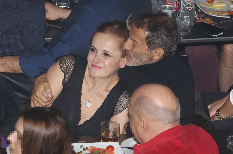 Αγκαλιές και φιλιά για Σταύρο Ξαρχάκο και Ηρώ Σαΐα -Η σπάνια βραδινή τους έξοδος [εικόνες]  | iefimerida.gr 0