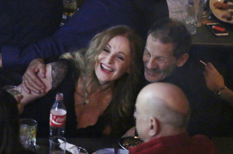 Αγκαλιές και φιλιά για Σταύρο Ξαρχάκο και Ηρώ Σαΐα -Η σπάνια βραδινή τους έξοδος [εικόνες]  | iefimerida.gr 2