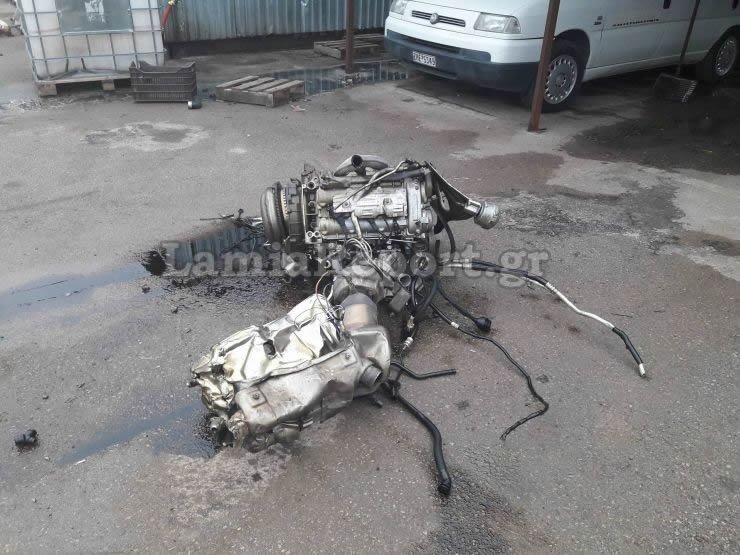 Τραγωδία με 4 νεκρούς στην εθνική Αθηνών-Λαμίας -Σταμάτησαν σε πάρκινγκ και έπεσε επάνω τους άλλο όχημα [εικόνες] | iefimerida.gr 0