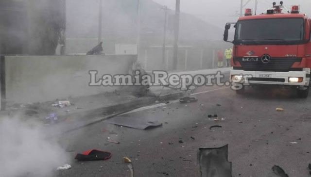 Τραγωδία με 4 νεκρούς στην εθνική Αθηνών-Λαμίας -Σταμάτησαν σε πάρκινγκ και έπεσε επάνω τους άλλο όχημα [εικόνες] | iefimerida.gr 4