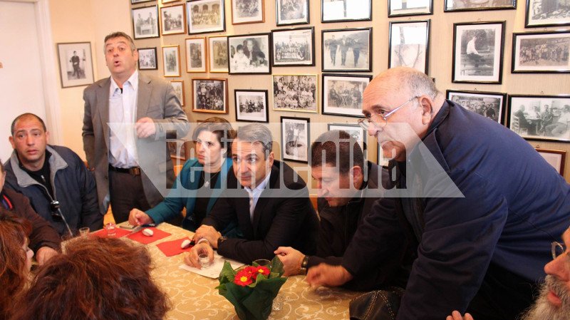 Το παρασκήνιο της επίσκεψης Μητσοτάκη στη Λέσβο -Τι συζήτησε με τους πολίτες της Μόριας [εικόνες] | iefimerida.gr 0