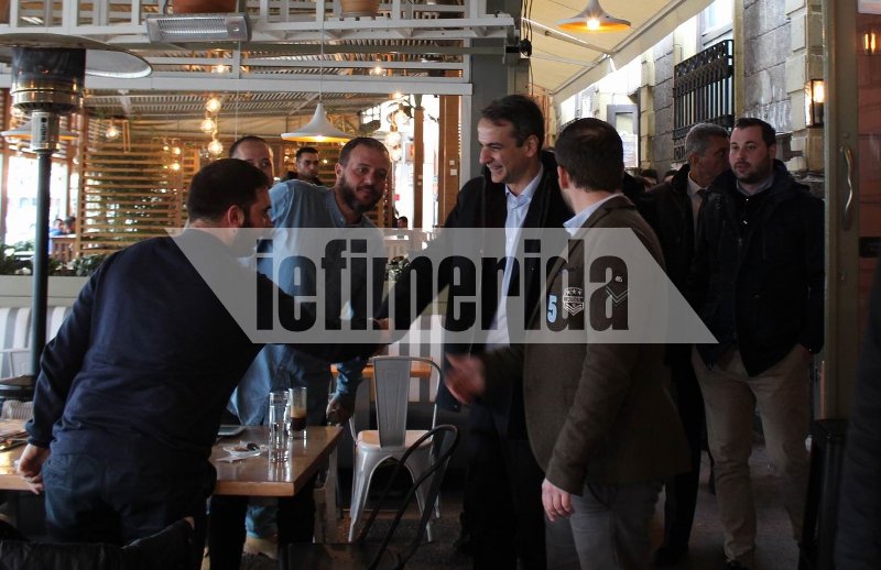 Το παρασκήνιο της επίσκεψης Μητσοτάκη στη Λέσβο -Τι συζήτησε με τους πολίτες της Μόριας [εικόνες] | iefimerida.gr 3