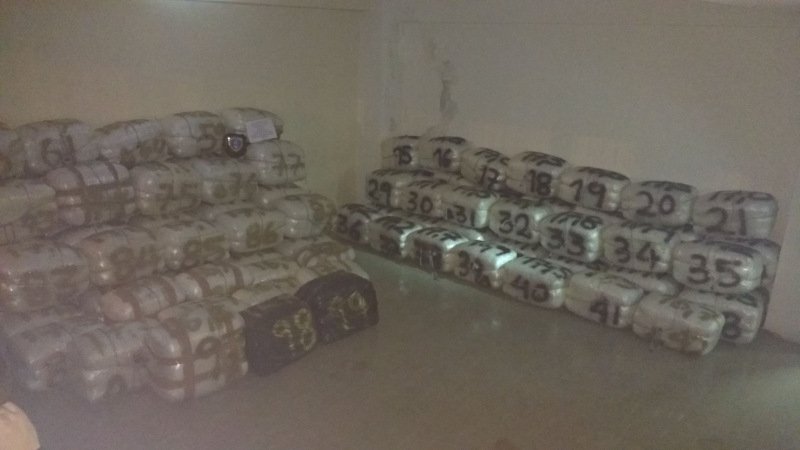 Ενα τόνο και 714 κιλά κάνναβης «ψάρεψε» το λιμενικό στη θάλασσα μετά την καταδίωξη σκάφους [εικόνα] | iefimerida.gr 0