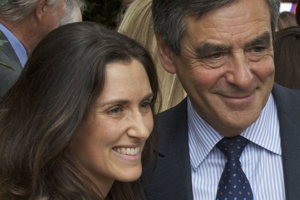 Η Πενέλοπι Φιγιόν «αποτελειώνει» τον σύζυγό της: Δεν δούλεψα ποτέ γι'αυτόν [βίντεο] | iefimerida.gr 0