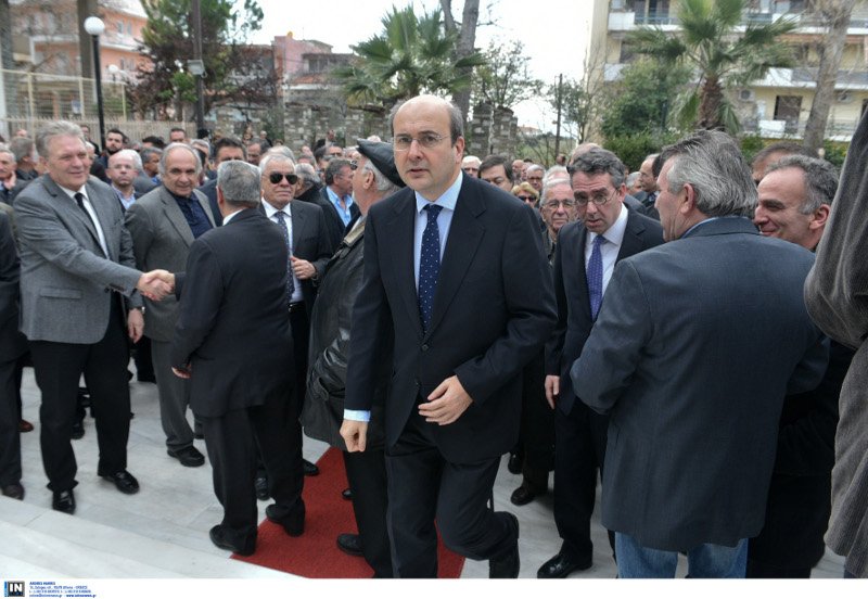 Τα στελέχη της ΝΔ στο τελευταίο αντίο στον Ευάγγελο Μπασιάκο, στη Θήβα [εικόνες] | iefimerida.gr 8