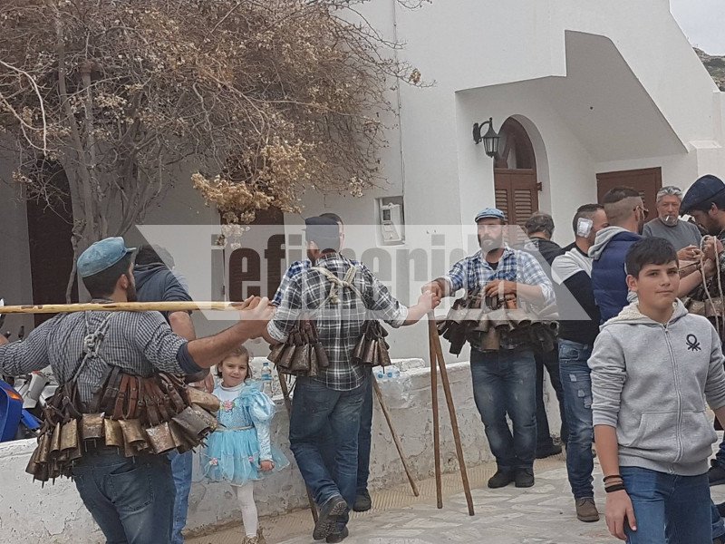 Οι κορδελάτοι της Νάξου -Ενα ιδιαίτερο αποκριάτικο έθιμο [εικόνες & βίντεο] | iefimerida.gr 0