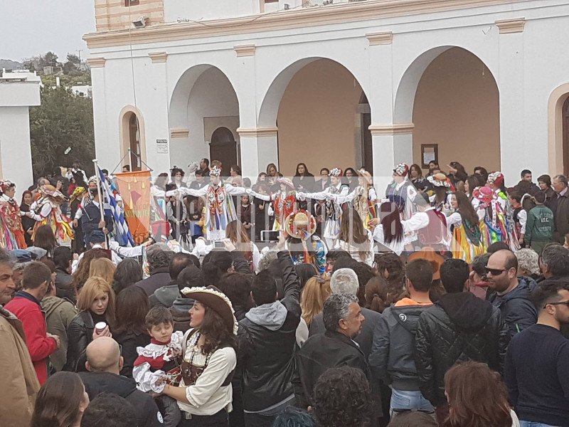 Οι κορδελάτοι της Νάξου -Ενα ιδιαίτερο αποκριάτικο έθιμο [εικόνες & βίντεο] | iefimerida.gr 1