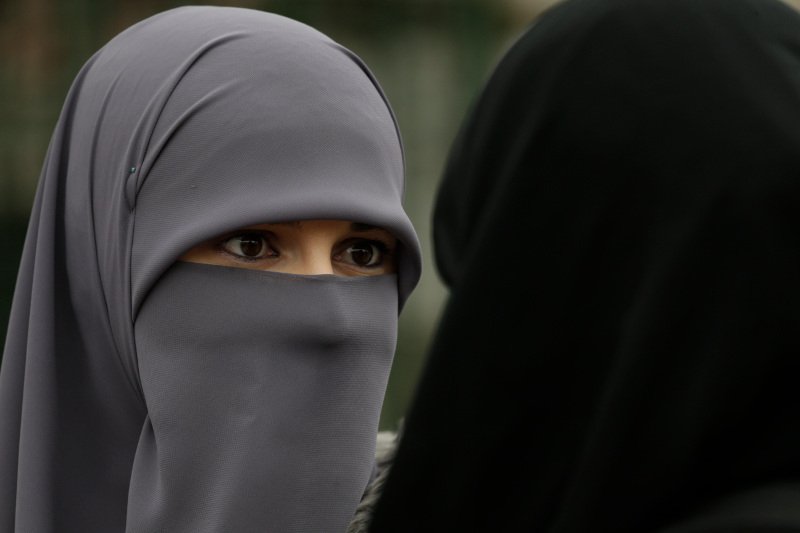 Μπούρκα, χιτζάμπ, νικάμπ: Σε τι διαφέρουν τα μαντίλια που φορούν οι  μουσουλμάνες [εικόνες] - iefimerida.gr