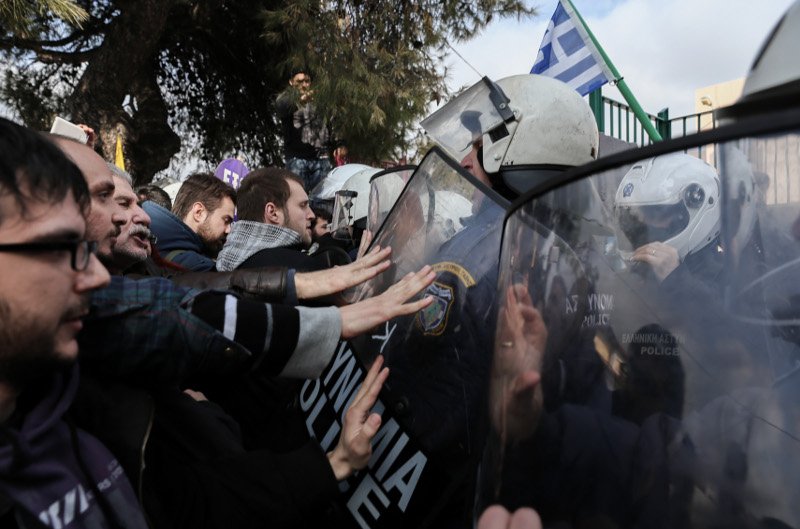 Εθνικιστές προκάλεσαν επεισόδια στο Ωραιόκαστρο -Φώναζαν «λαθραία» τα προσφυγόπουλα [εικόνες&βίντεο] | iefimerida.gr 4