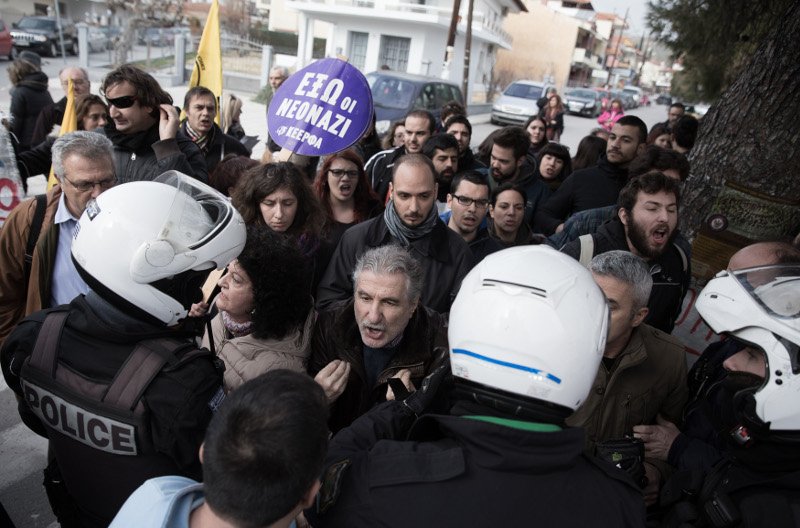 Εθνικιστές προκάλεσαν επεισόδια στο Ωραιόκαστρο -Φώναζαν «λαθραία» τα προσφυγόπουλα [εικόνες&βίντεο] | iefimerida.gr 3