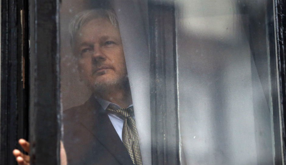 Η Πάμελα Αντερσον και ο Τζούλιαν Ασάνζ είναι ζευγάρι; [εικόνες] | iefimerida.gr 12