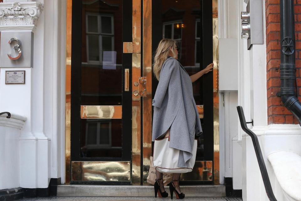 Η Πάμελα Αντερσον και ο Τζούλιαν Ασάνζ είναι ζευγάρι; [εικόνες] | iefimerida.gr 11