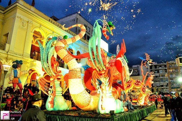 Κορυφώνεται το Καρναβάλι της Πάτρας -30.000 άτομα στη νυχτερινή παρέλαση [εικόνες & βίντεο]  | iefimerida.gr 0