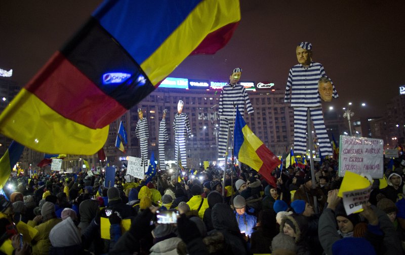 Ρουμανία: «Κλέφτες, παραιτηθείτε!», το σύνθημα που κυριάρχησε για 13η μέρα [εικόνες]  | iefimerida.gr 2