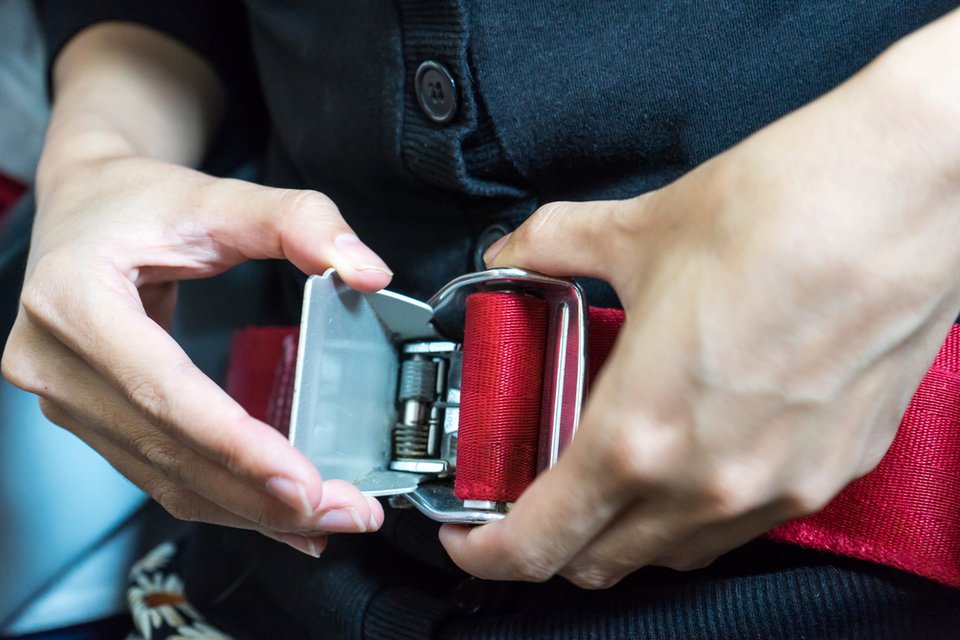 Ετσι πρέπει να καθίσεις στο αεροπλάνο για να σωθείς σε περίπτωση αεροπορικού δυστυχήματος [εικόνες] | iefimerida.gr 0