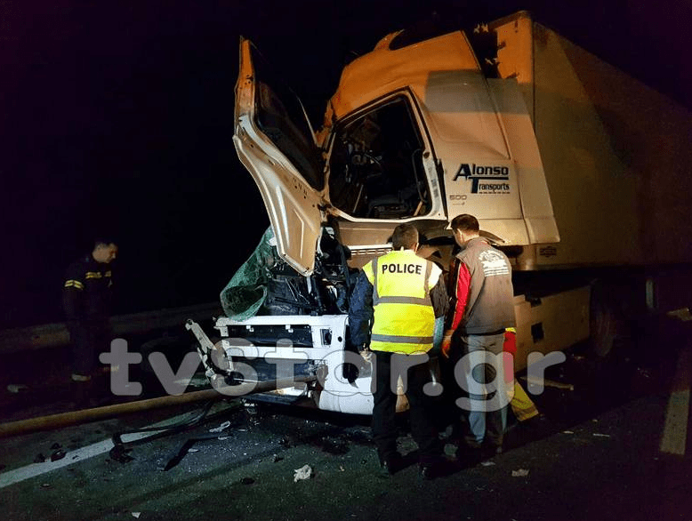 Λαμία: Φωτογραφίες από τη σφοδρή σύγκρουση φορτηγών στην Εθνική Οδό [εικόνες & βίντεο] | iefimerida.gr 0