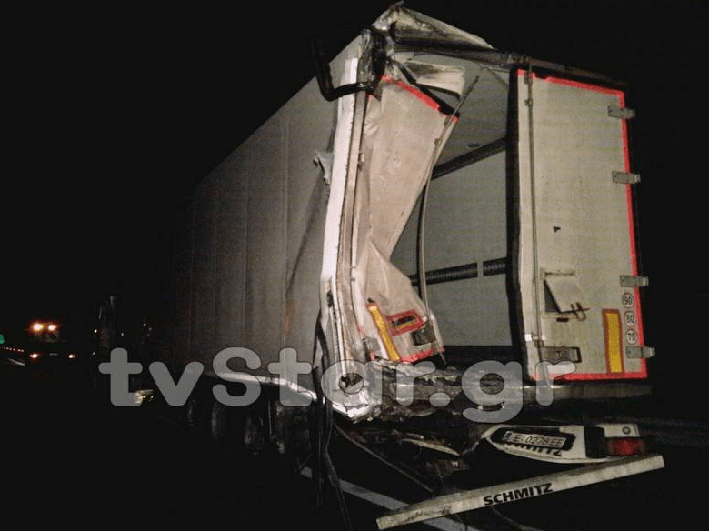 Λαμία: Φωτογραφίες από τη σφοδρή σύγκρουση φορτηγών στην Εθνική Οδό [εικόνες & βίντεο] | iefimerida.gr 1