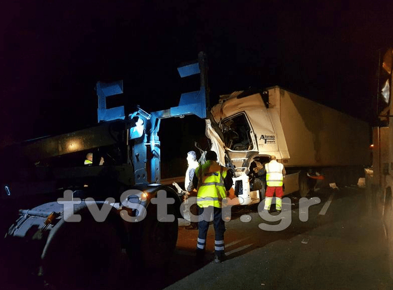 Λαμία: Φωτογραφίες από τη σφοδρή σύγκρουση φορτηγών στην Εθνική Οδό [εικόνες & βίντεο] | iefimerida.gr 2