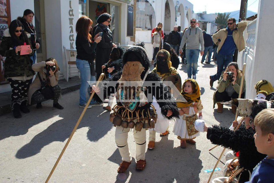 Το καρναβάλι της Σκύρου και οι... γέροι του [εικόνες] | iefimerida.gr 1