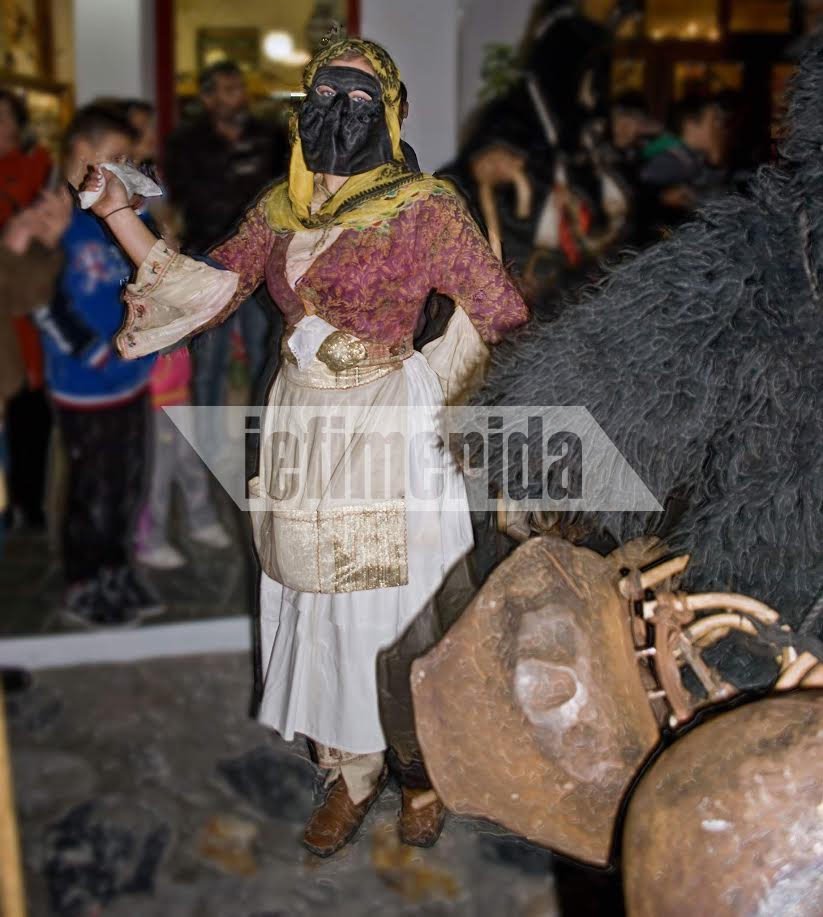 Το καρναβάλι της Σκύρου και οι... γέροι του [εικόνες] | iefimerida.gr 3