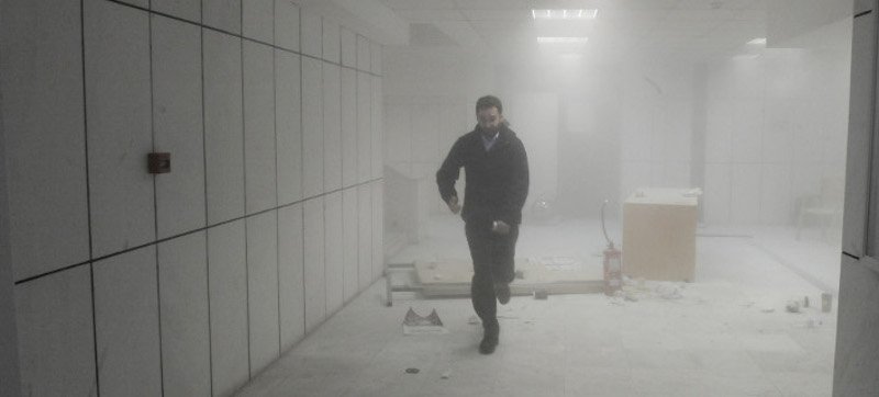 Ρινγκ το δικαστήριο -Αντιεξουσιαστές και οπαδοί της Χρυσής Αυγής αντάλλαξαν ύβρεις και μπουκάλια [βίντεο] | iefimerida.gr 4