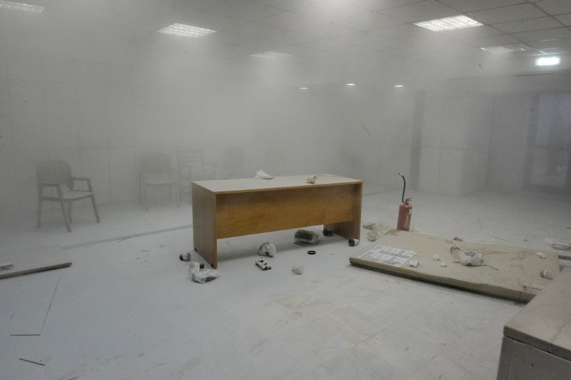 Ρινγκ το δικαστήριο -Αντιεξουσιαστές και οπαδοί της Χρυσής Αυγής αντάλλαξαν ύβρεις και μπουκάλια [βίντεο] | iefimerida.gr 3