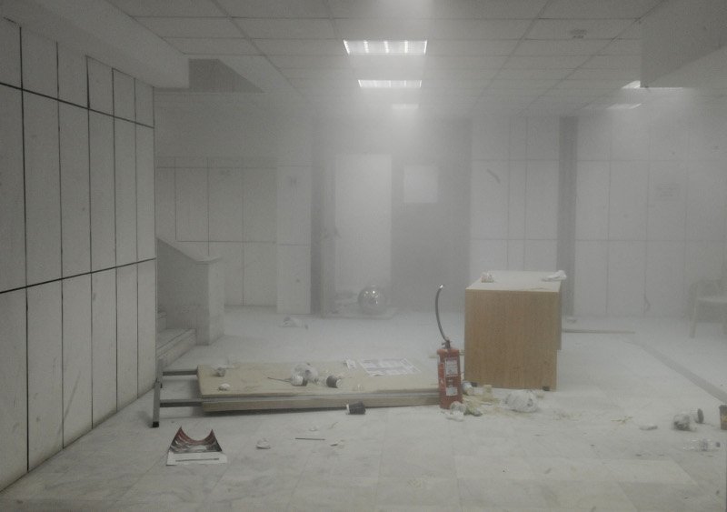 Ρινγκ το δικαστήριο -Αντιεξουσιαστές και οπαδοί της Χρυσής Αυγής αντάλλαξαν ύβρεις και μπουκάλια [βίντεο] | iefimerida.gr 0