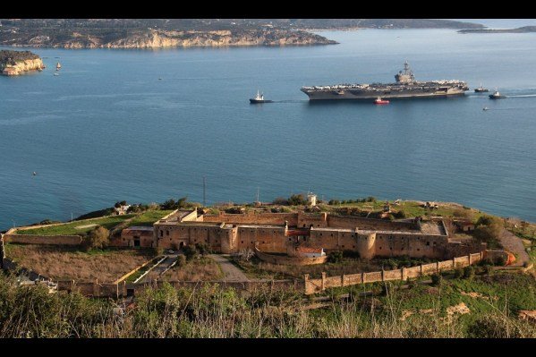 Στο λιμάνι της Σούδας το αεροπλανοφόρο Bush -Με 6.000 πλήρωμα και 85 αεροσκάφη [εικόνες]  | iefimerida.gr 3